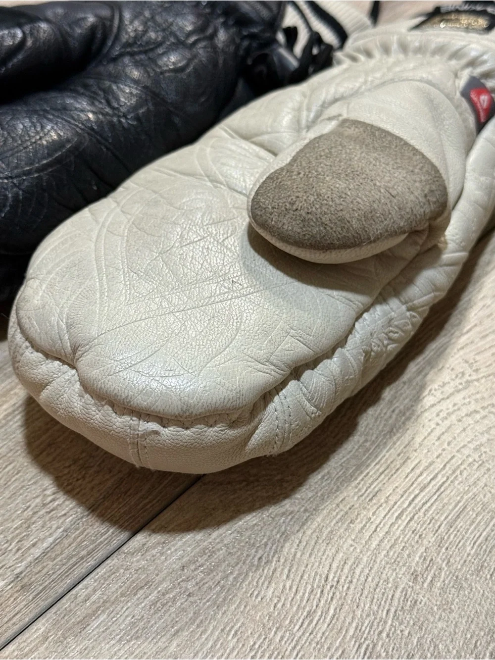 Dakine Team Lotus Leather Snowboard Mittens Yin Yang Jamie Anderson Small